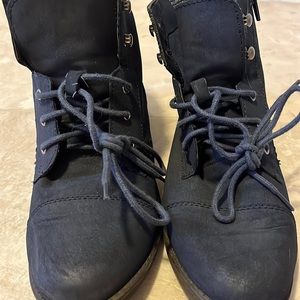 Steve Madden navy blue lace-up boots